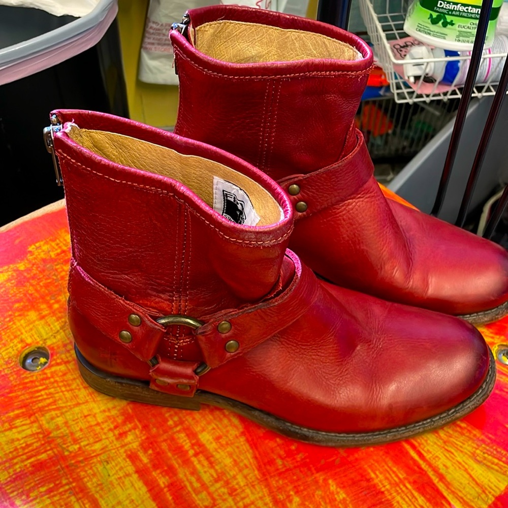 Excellent condition Frye boots